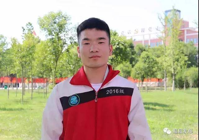 温县一中学子孙若斐告诉我们,北京航空航天大学的录取通知书是这样的