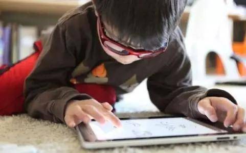小学生可以玩网络游戏嘛?