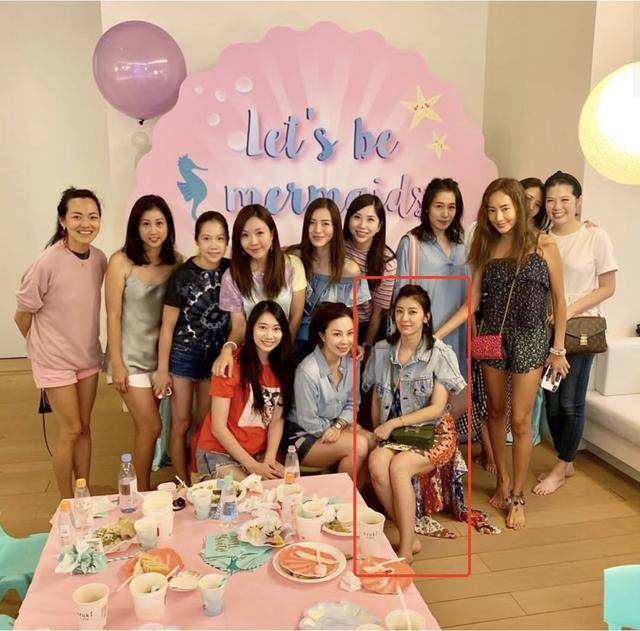 咘咘波妞参加小姐妹生日会,贾静雯肚子隆起明显难道要