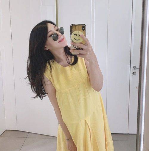 徐秀妍晒孕照身材依旧火辣 李必模半停工陪妻