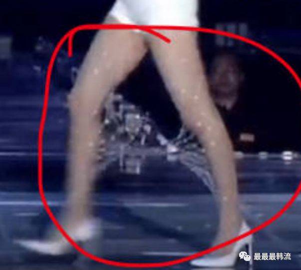 裙子滑落裤子撕裂!爱豆们的舞台走光事故也太吓人了吧
