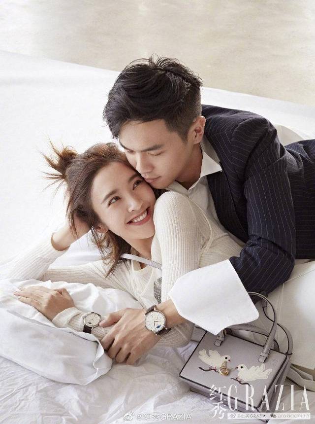 新浪娱乐讯 5日,一组张若昀唐艺昕合体拍摄的杂志照曝光,新婚夫妇靠肩