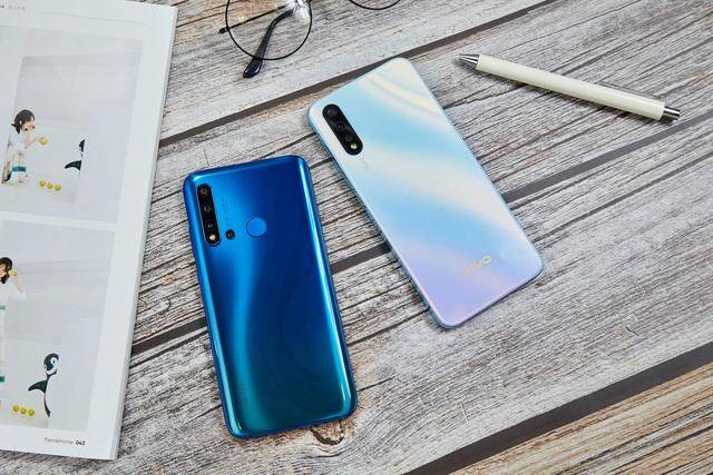 vivo z5,华为nova 5i外观对比:狭路相逢,价格成了摆设_手机搜狐网