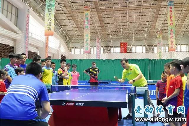 【夏令营】国乒教练于洋现场指导!2019全国乒乓球夏令营海南站开营