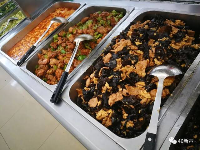 强化食堂管理 多种措施改善"职工之家"