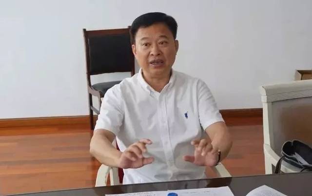 奉贤区政协主席陈勇章走访调研奉城镇企业及海台市场