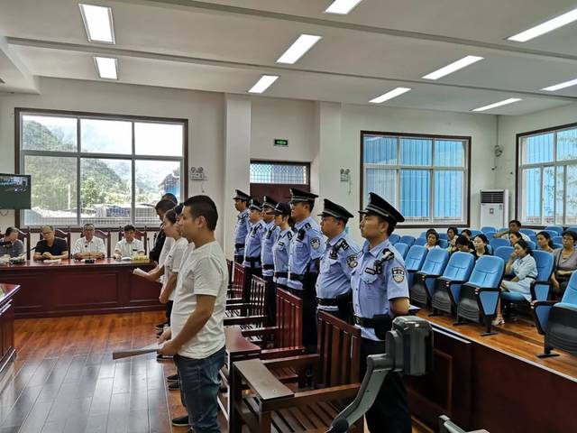 镇巴公开审理5人恶势力犯罪案件!