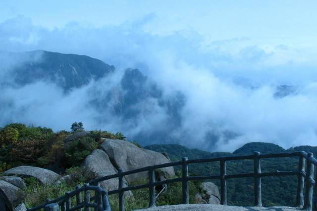 广西有座猫儿山,这里的云海堪比牛背山,运气好还能看见佛光