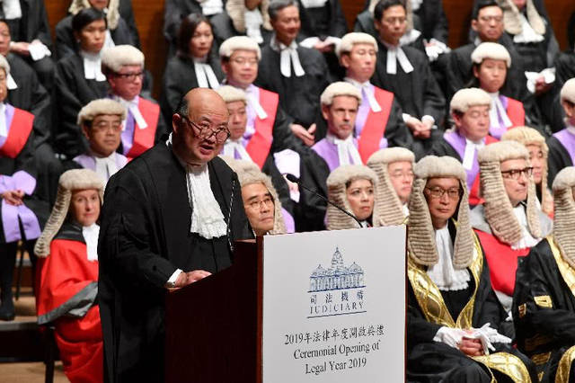 香港终审法院首席法官马道立(前)在2019年法律年度开启典礼演辞 图源