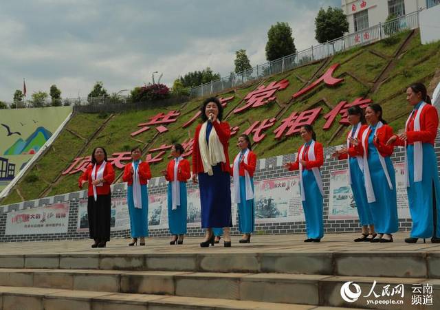 云南华坪女子高中:"红梅"朵朵开 香飘云天外