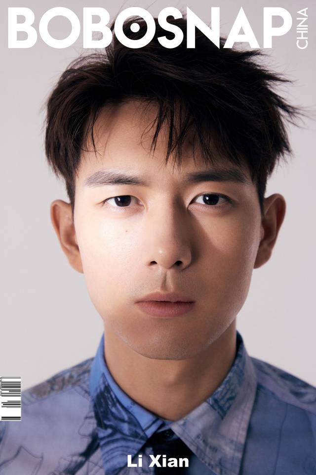 首张吸引眼球的是李现脸部特写照,作为单眼皮但眼睛也很大的男明星,一