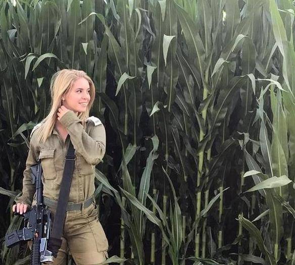 原创以色列女兵有多强悍,战斗力远超特种兵,连洗澡都要带着枪