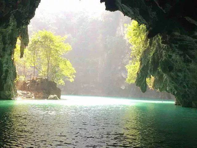 确认为世界上唯一的 水游天坑的景区 中国七大最美的旅游洞穴之一