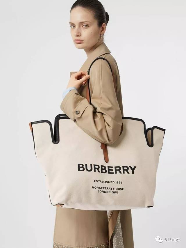 【时尚】burberry 强势推出一整个帆布包系列