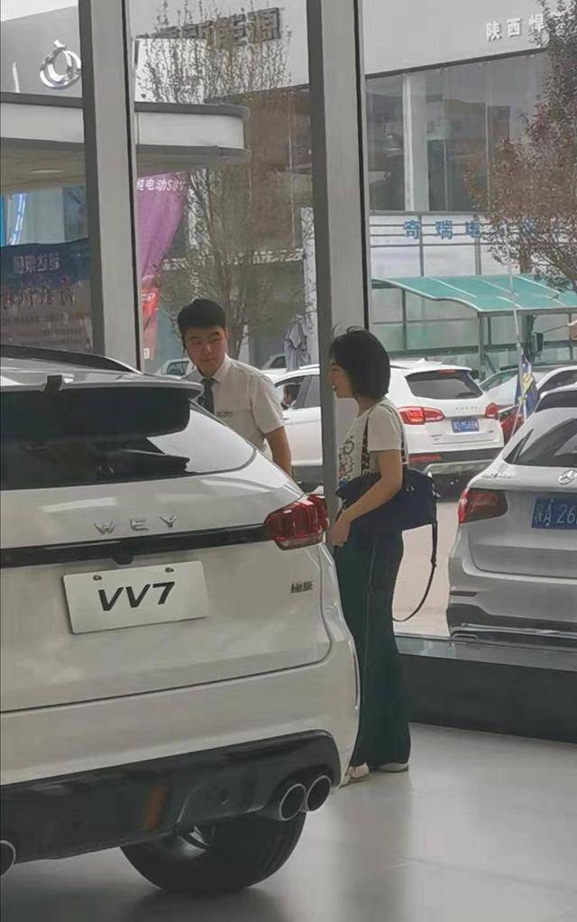 wey4s店惊现西安奔驰女车主这一自主品牌应付得来吗