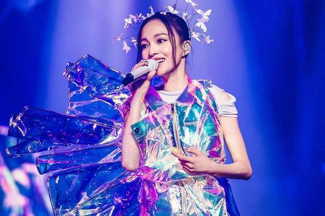 2019张韶涵郑州演唱会,以歌为媒,将温暖播撒至每一个能触及的角落.