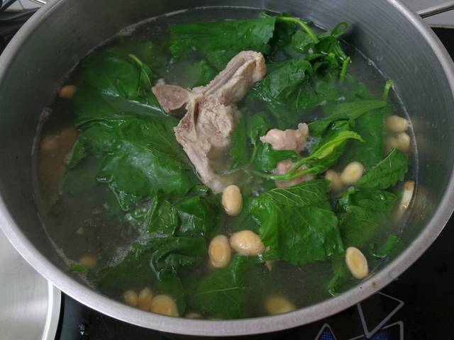 桑叶这样煲汤,清热去湿,皮肤得到滋润,痘痘也不来找你了