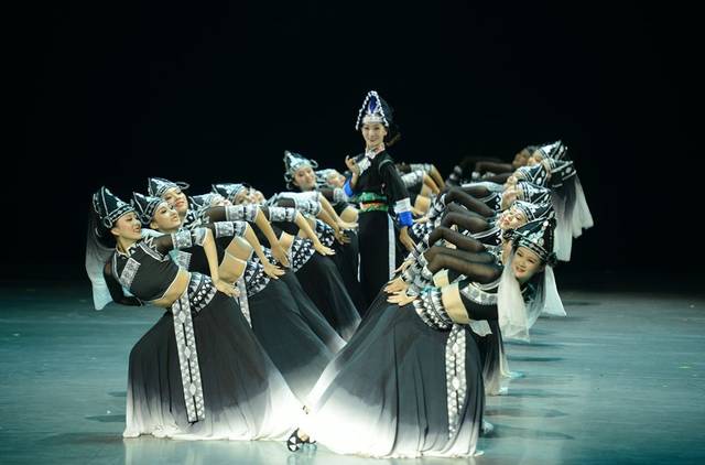 【精采照片】第十二届中国舞蹈"荷花奖"民族民间舞评奖(第一场)
