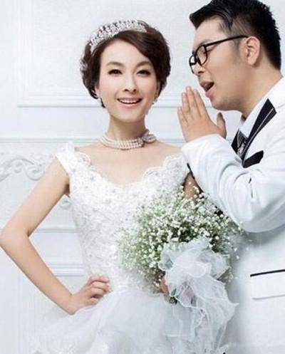 25岁热巴与34岁吴昕同晒婚纱照,年龄和身材哪