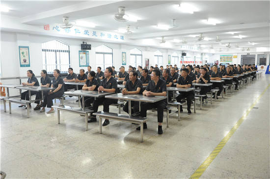 姜堰法院组织干警赴龙潭监狱开展警示教育活动