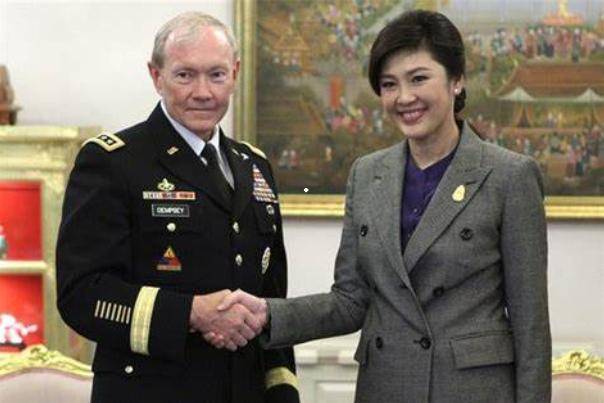 加入塞尔维亚国籍的泰国前总理有9枚勋章,英拉军装照英姿飒爽