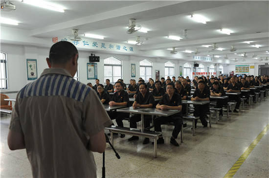 姜堰法院组织干警赴龙潭监狱开展警示教育活动