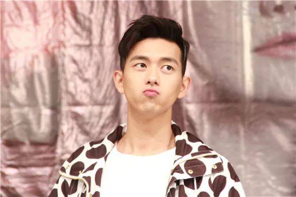 小哥哥的英文你会吗?(反正不是little brother!)