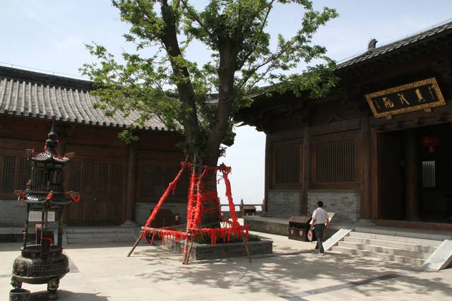 美轮美奂的万安山祖师庙