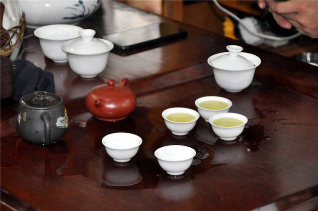 "有闲来食茶"
