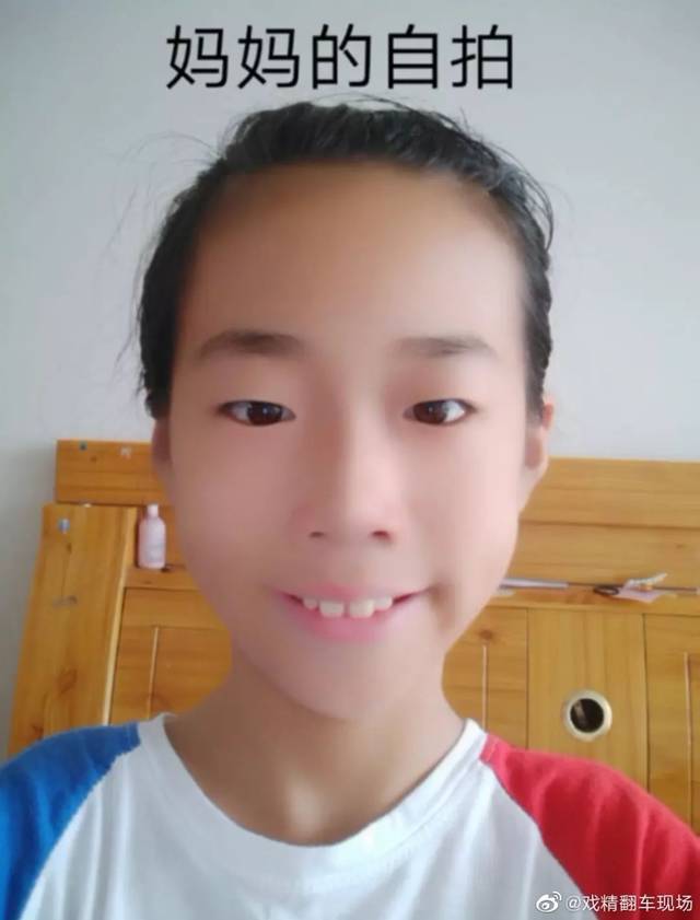 今日神图 | 00后小学生自拍姿势大赏,第4张亮了!