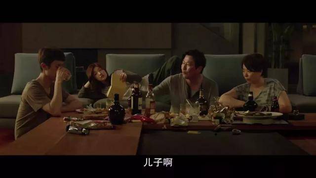 原创韩国电影的首个戛纳金棕榈奖!《寄生虫》剧情很扯,内核有多深?