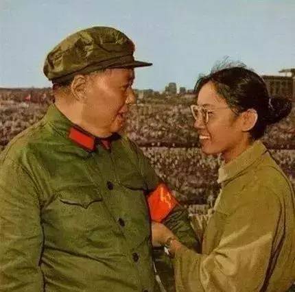 实际上,接见红卫兵已经成了毛泽东的一个负担.