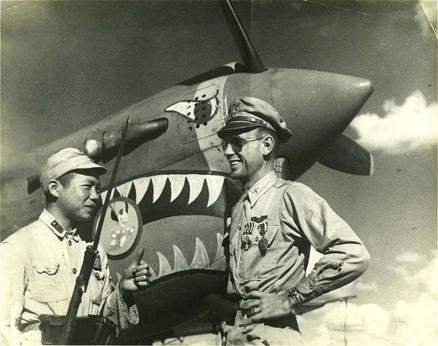戴笠是怎么摔死的?70年前,一个飞行员的日记揭