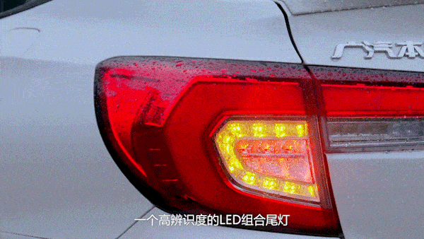 还要遵循第一眼美女定律 非凡颜值