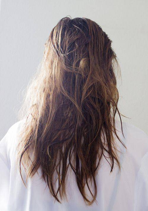 相信长头发的女生都知道,刚洗完头湿透的头发就是很容易会打结缠在一
