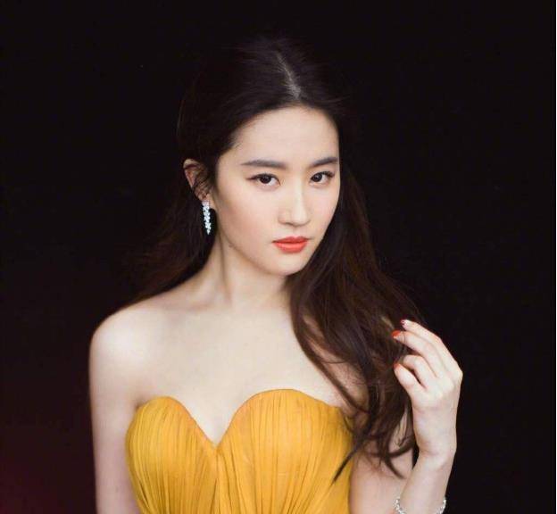 刘亦菲在节目中流泪,女神流泪却是另一方美景