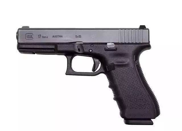 glock17是一种应用很广的军用手枪,最独特的一点是可以用于水下射击.