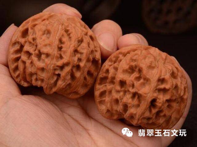 文玩核桃出现"白霜"和"色差"?教你3招,秒搞定!