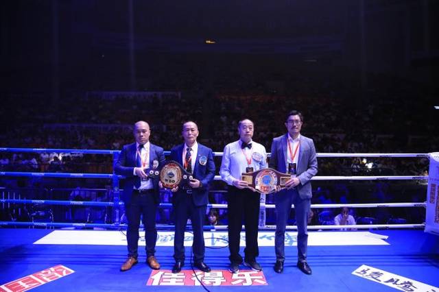 中国深圳·宝体杯·wbo国际拳王争霸赛在宝安体育馆举行