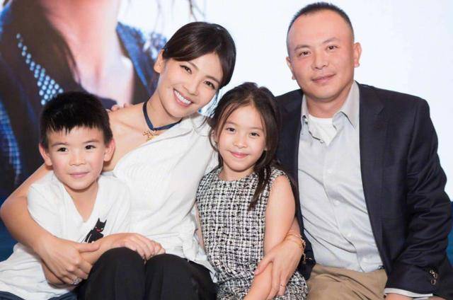 刘涛儿子近照曝光,10岁王子京爱拳击,网友:美男