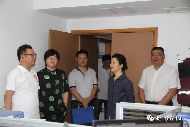卫生防疫一线的干部职工,询问了解当前椒江灾后各类疾病防控整体态势