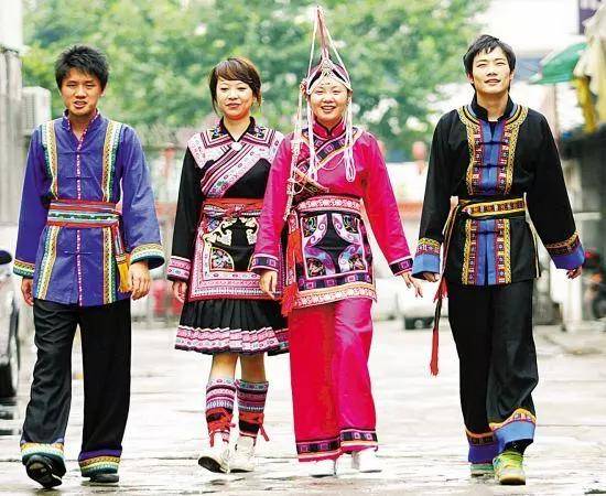 畲族服饰传统的图案