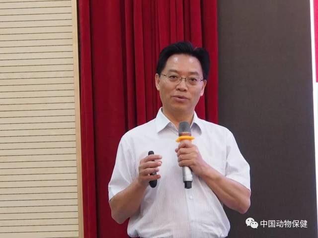 会上, 云南农业大学副校长葛长荣教授,四川农业大学副校长陈代文教授