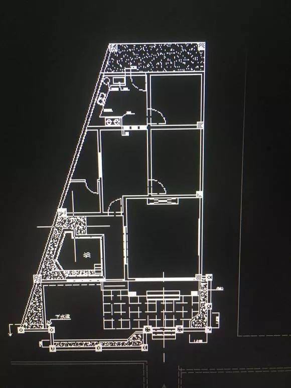 梯型地基不规整他偏要建别墅花了90多万看到室内装修无人不说值