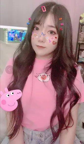 一条小团团直播落泪:庆祝千万关注却被带节奏