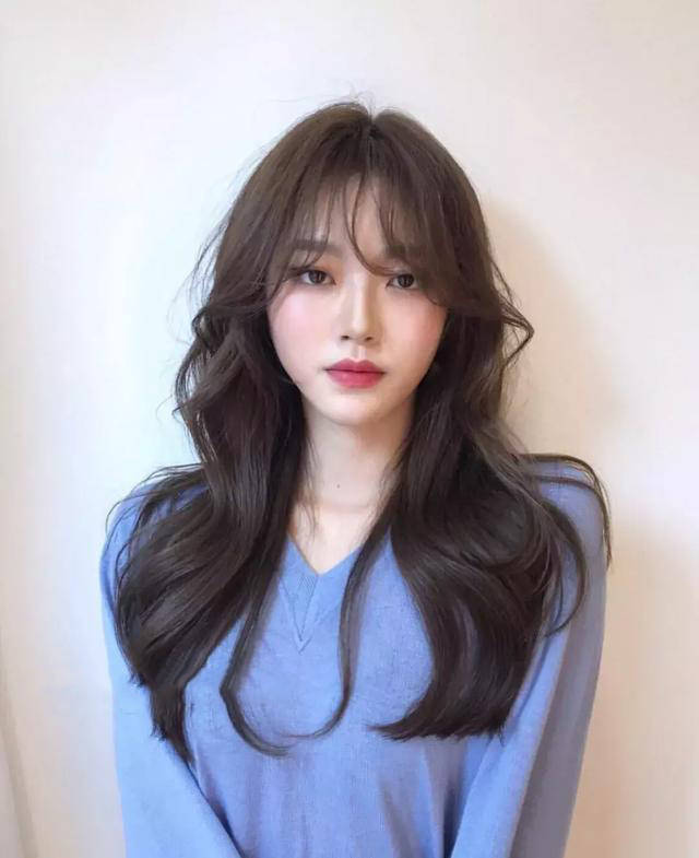 大脸女生适合什么发型?这5款遮肉显脸小,日系素颜女神