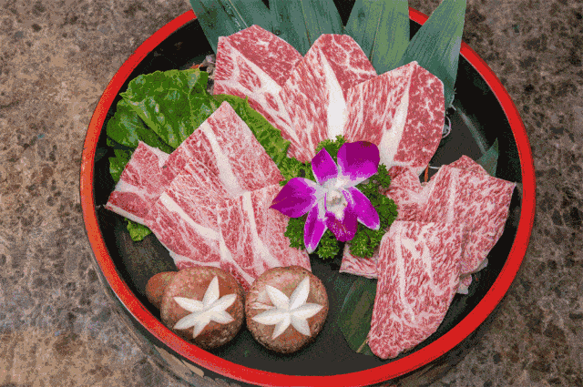 日·式·炭·火·烤·肉 在日本,烤肉被称为