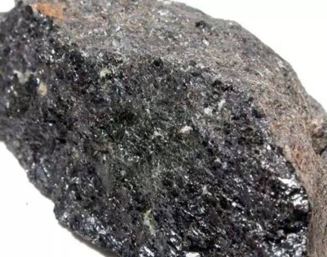 铁矿石的分类 磁铁矿 是一种氧化铁的矿石,主要成份为fe3o4,是fe2o3