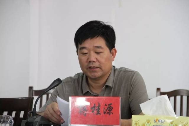 县教育局局长蒋桂源在仪式上通报今年教育中高考的相关情况:2019年