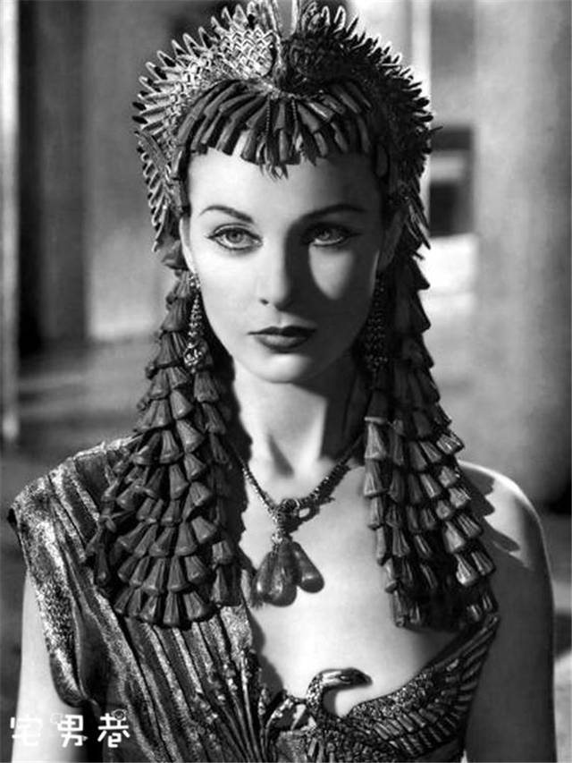 好莱坞一线女明星排行榜前十名:安吉丽娜·朱